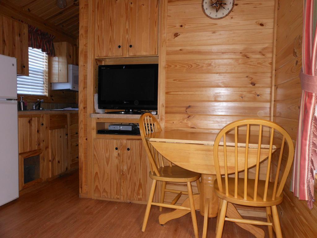 Oakzanita Springs Camping Resort Cabin 1 Descanso Exterior photo